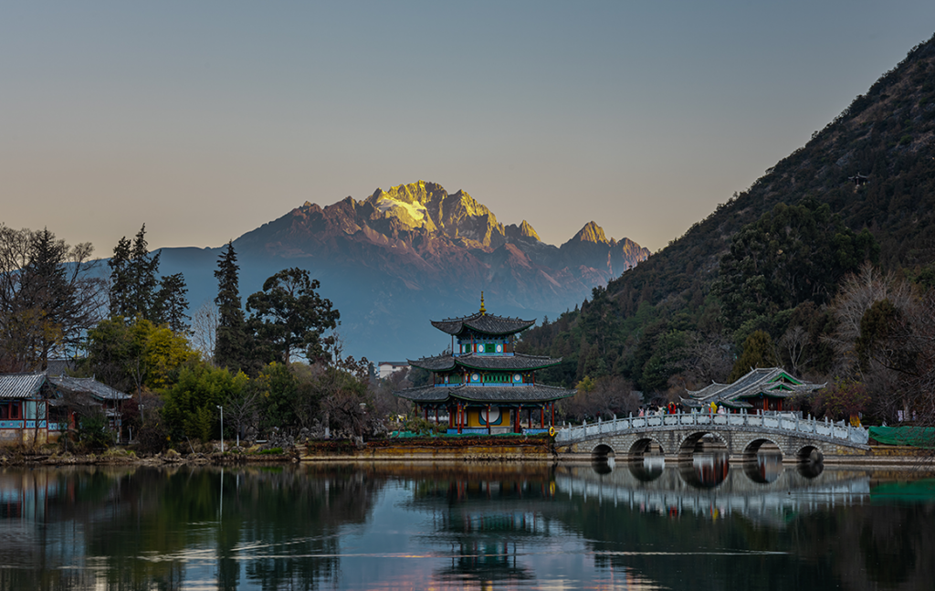 A first-year student captures Chinese landscapes in winning photo